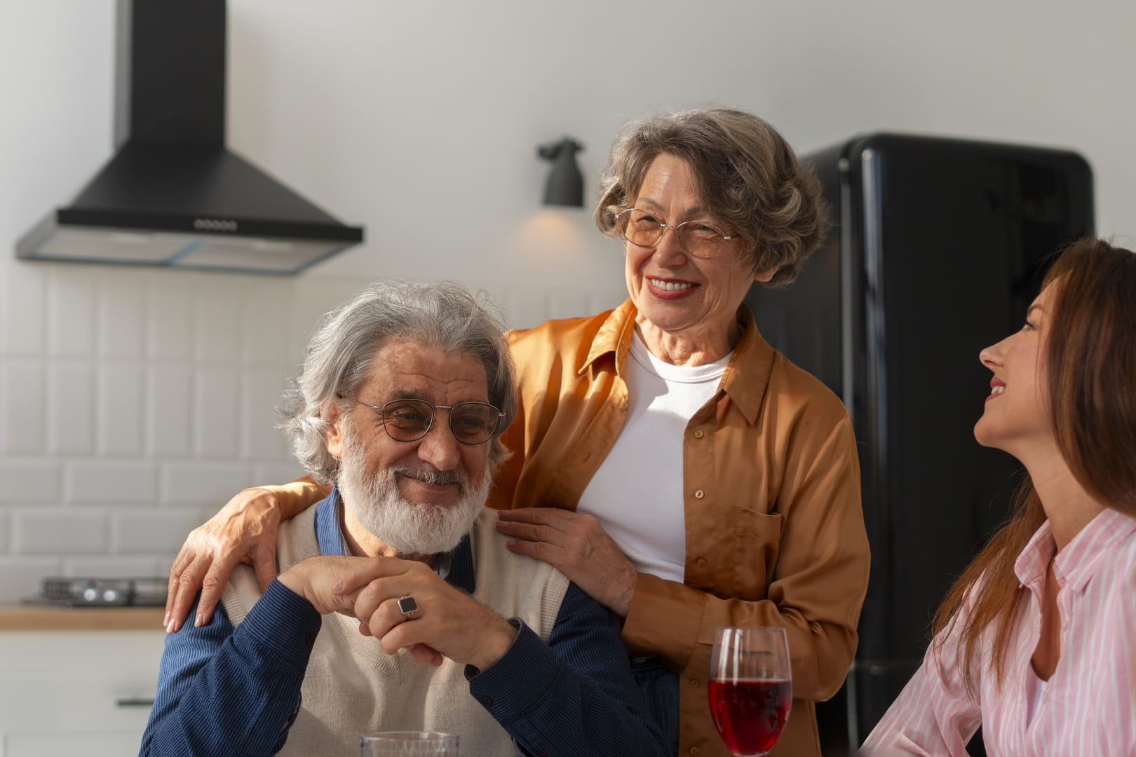 family-gathering-with-gay-partners (2)